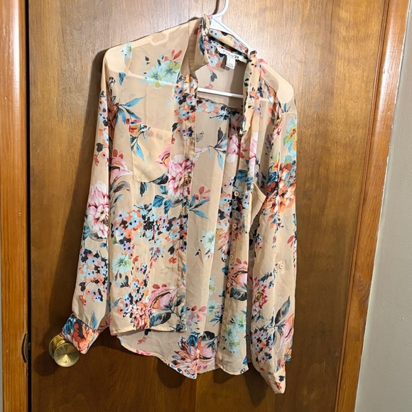 Forever 21 Tops - Forever 21 Floral Beige Blouse
